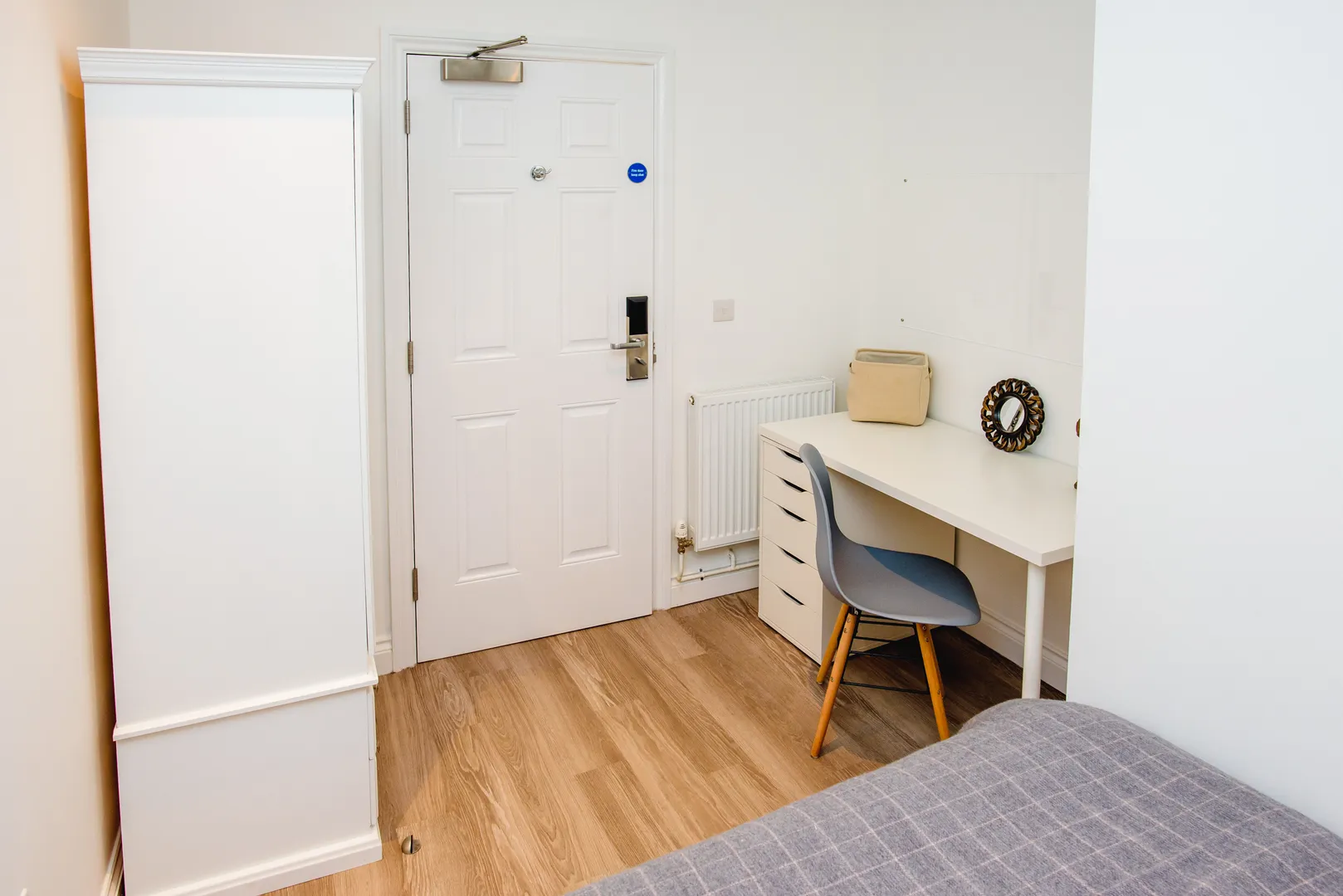 Flat A, 25 Lister Gate - Luxury 5 Bed City Centre Apartment - Image 6